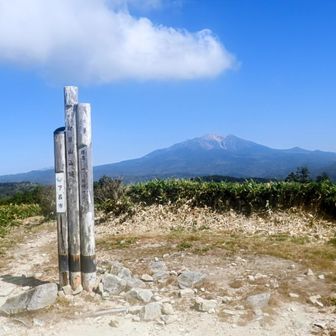 白草山山頂からの「御嶽山」