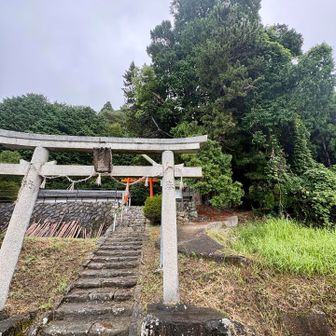 ここまでは舗装路
ここからは山道

十八（いそは）神社⛩️で安全祈願🙏

ここには「額井」という地名の起源となった井戸もある