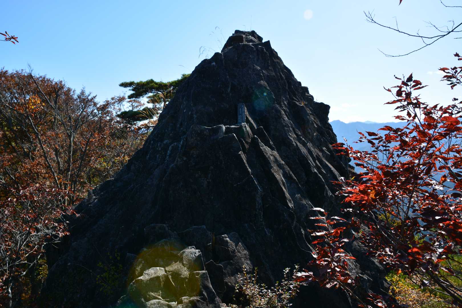 見晴台全景。
ここが一番怖かった。上に上がるのに、足場が見当たらなくて。上も狭いし。