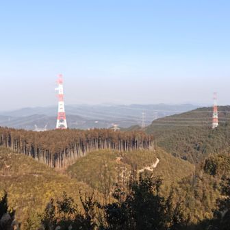 山頂からの眺め😄
一方向だけ眺望が臨めます🤗
