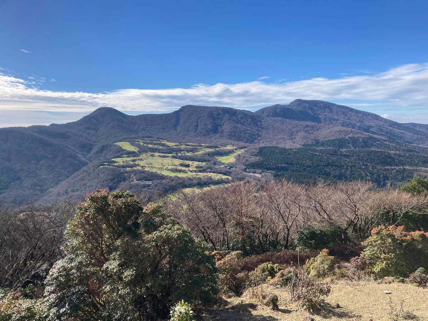 『天城山』　左『万二郎岳』右『万三郎岳』