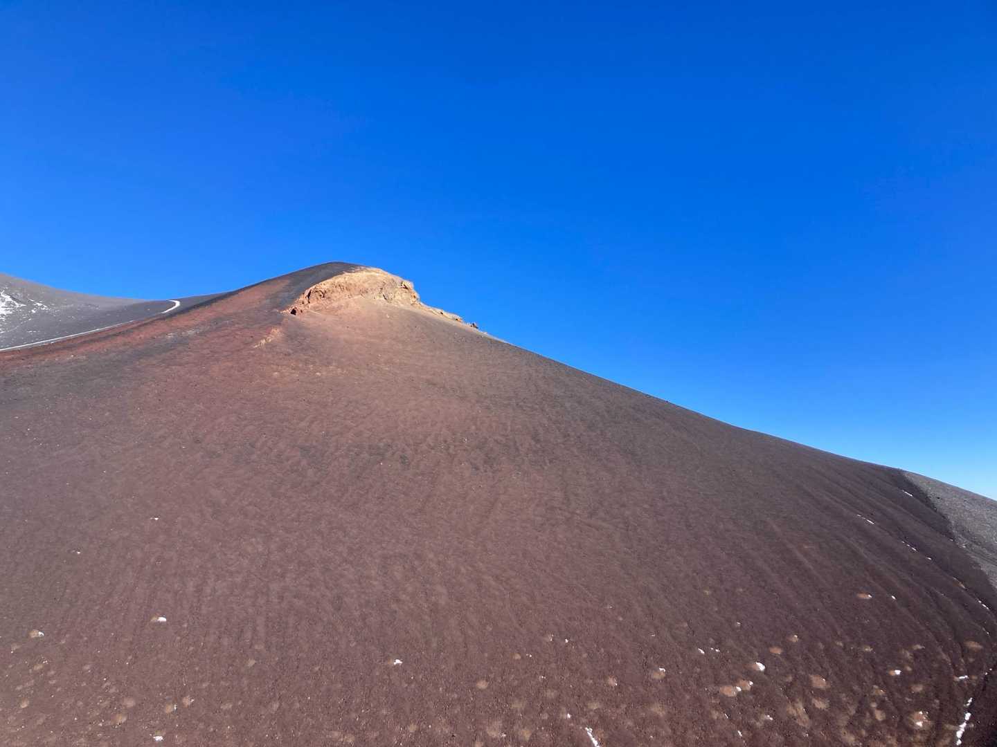 宝永山と青空