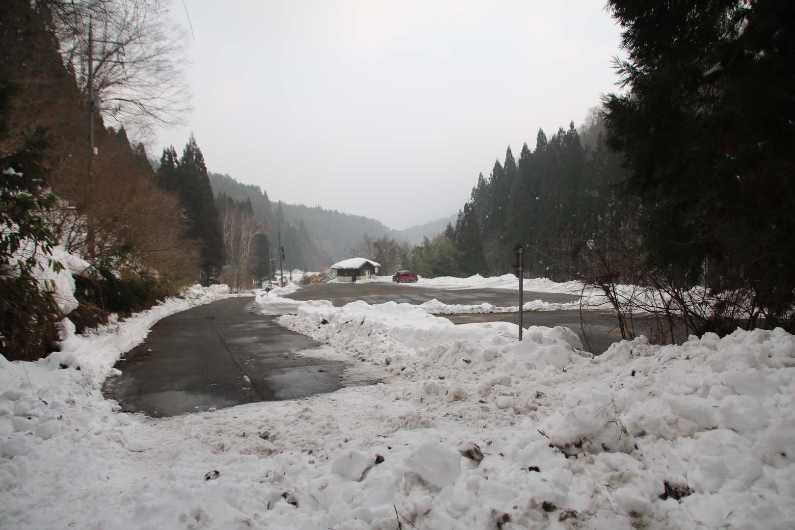 二軒小屋駐車場に止めて、行ってきまーす