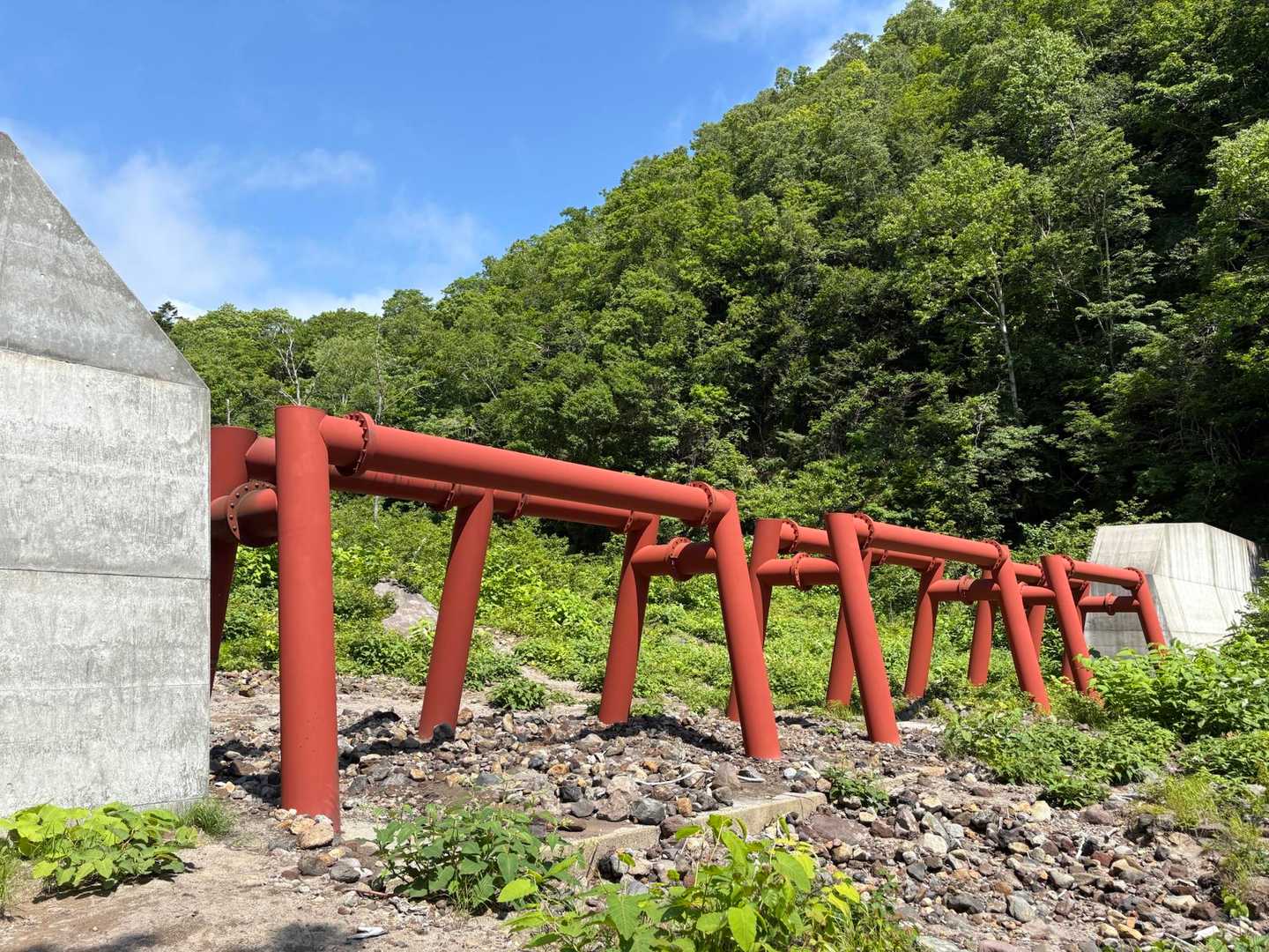 登山口からすぐの砂防ダム？
災害からの備え、ありがたいことです🙏
近年大雨や地震が増えてることにも、意識して山に行こー