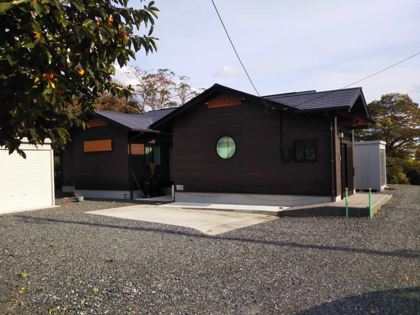 宮司さんに、三角点を聞く
この🏠️の後ろに三角点が
宮司さんが案内して下さった。