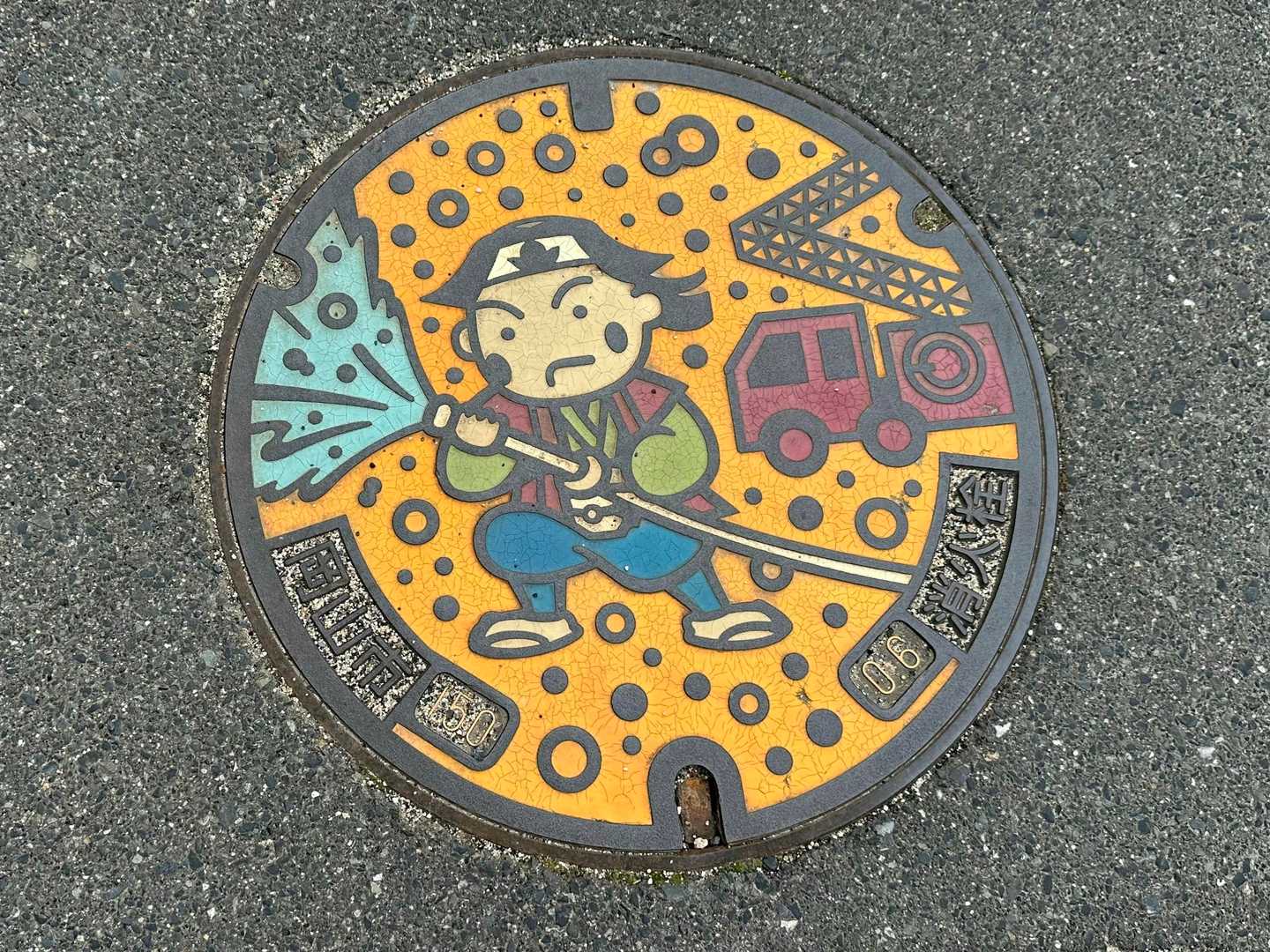マンホールも桃太郎🍑