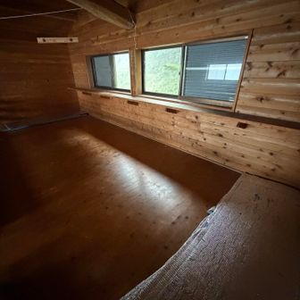 とてもキレイ、ただ風が強い地形にあるためか夜間音が気になる、耳栓あるといいかも