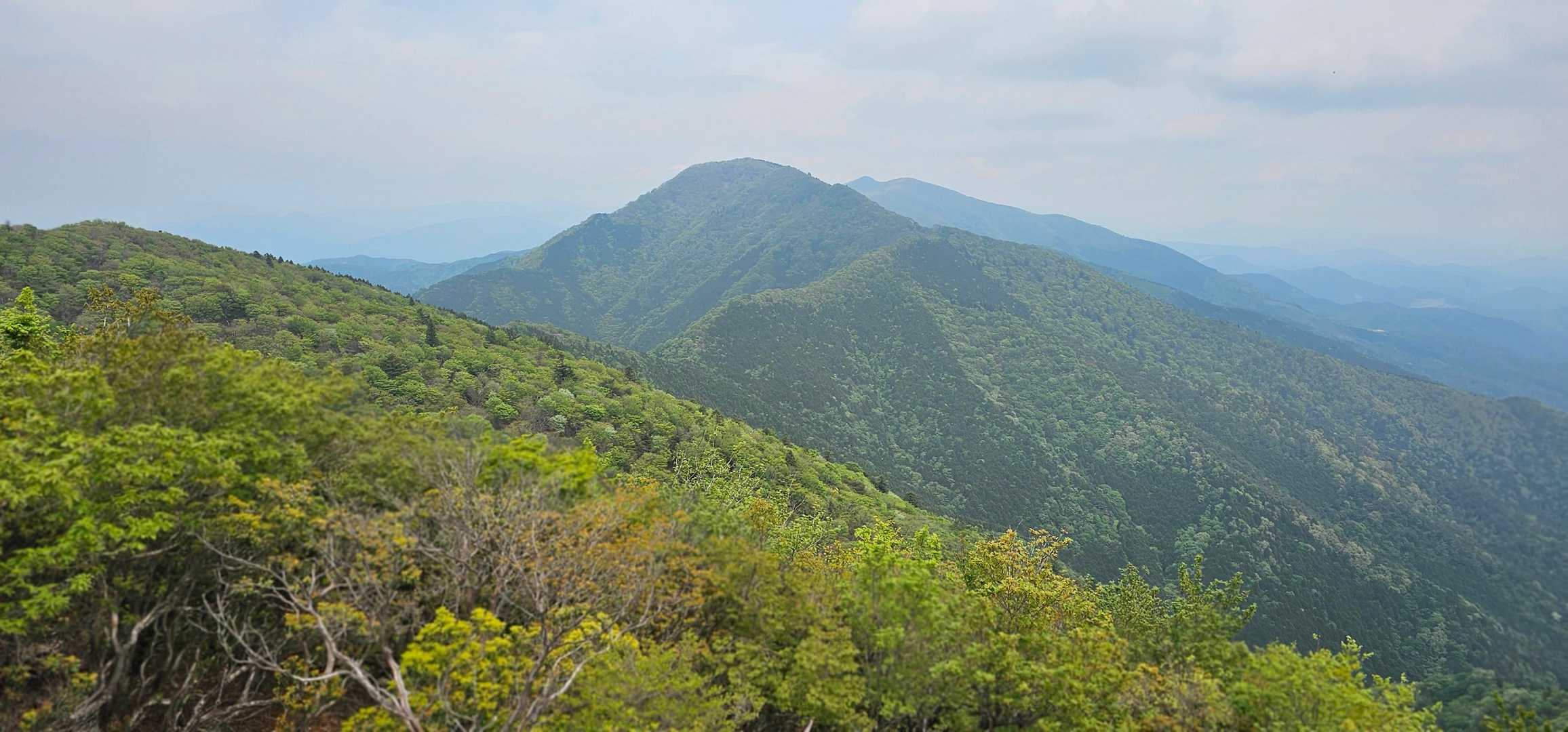 奥から那岐山⛰️　滝山⛰️