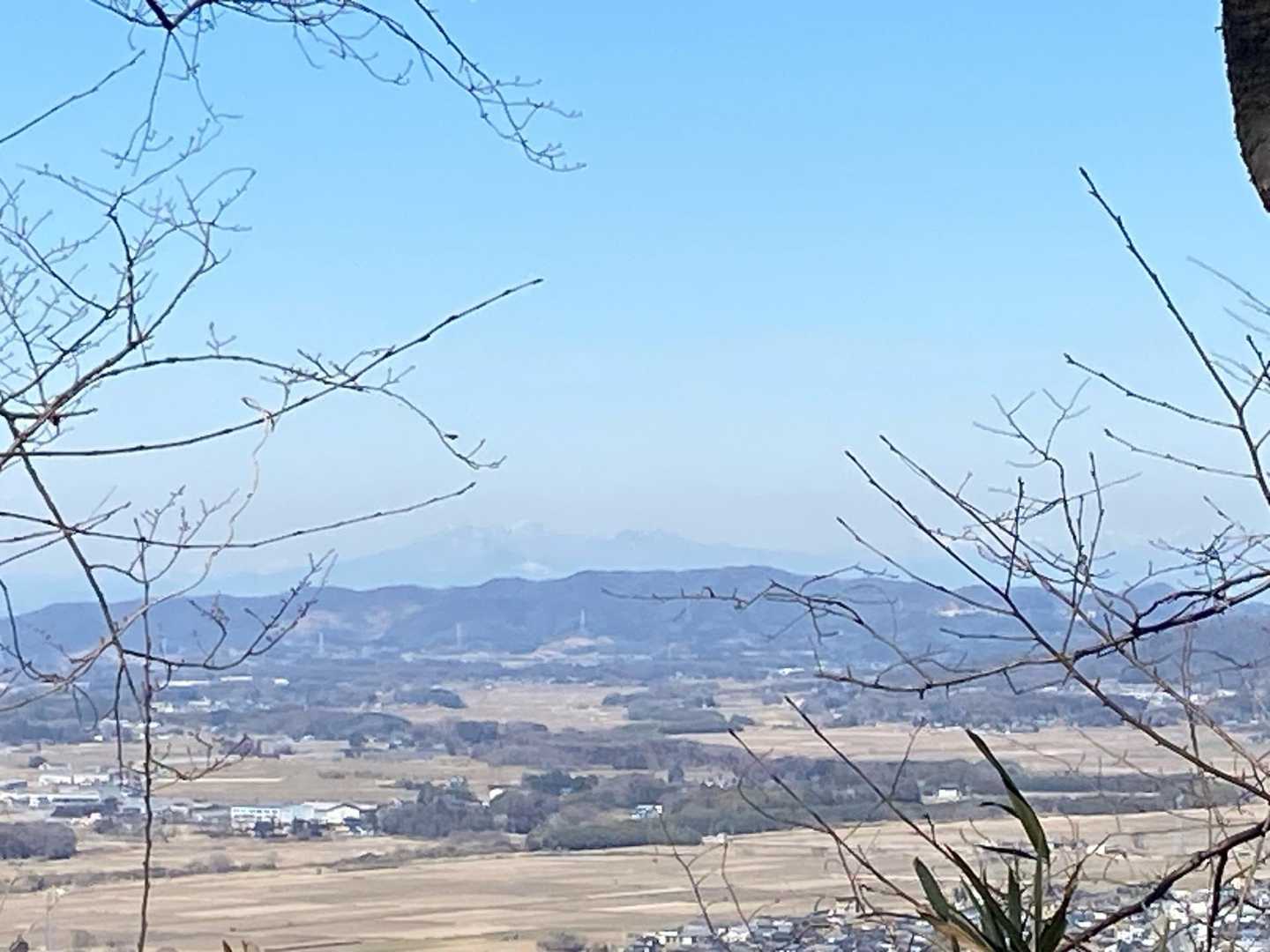 那須連山も薄っすらと🏔️