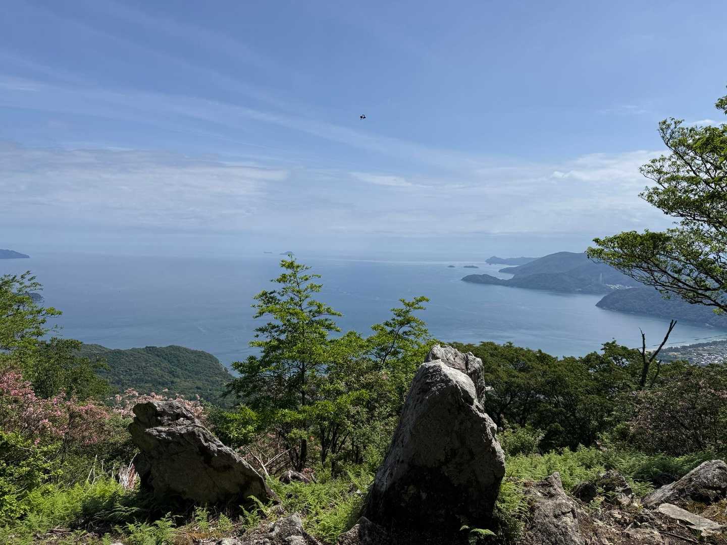 海を眺める山歩き、ヤッホー！！