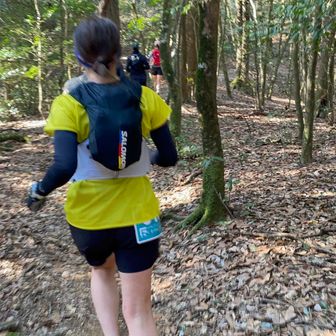  登りきれば今度は走らされる🏃‍♂️
頑張って前に着いてく🏃‍♂️
