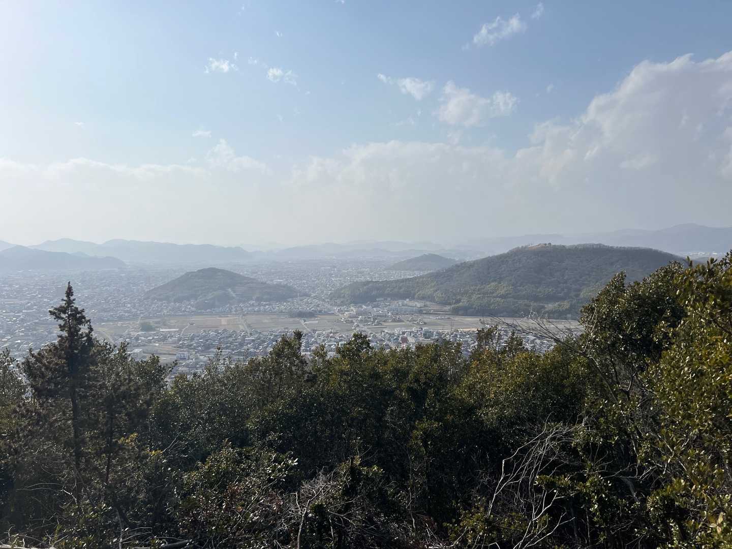ここも良い眺めだね〜👀✨
さあ、京見山に向かいましょう🎵