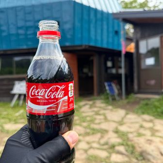 再び黒沢池ヒュッテ、コーラを購入、
あまり冷えてはなかった・・・