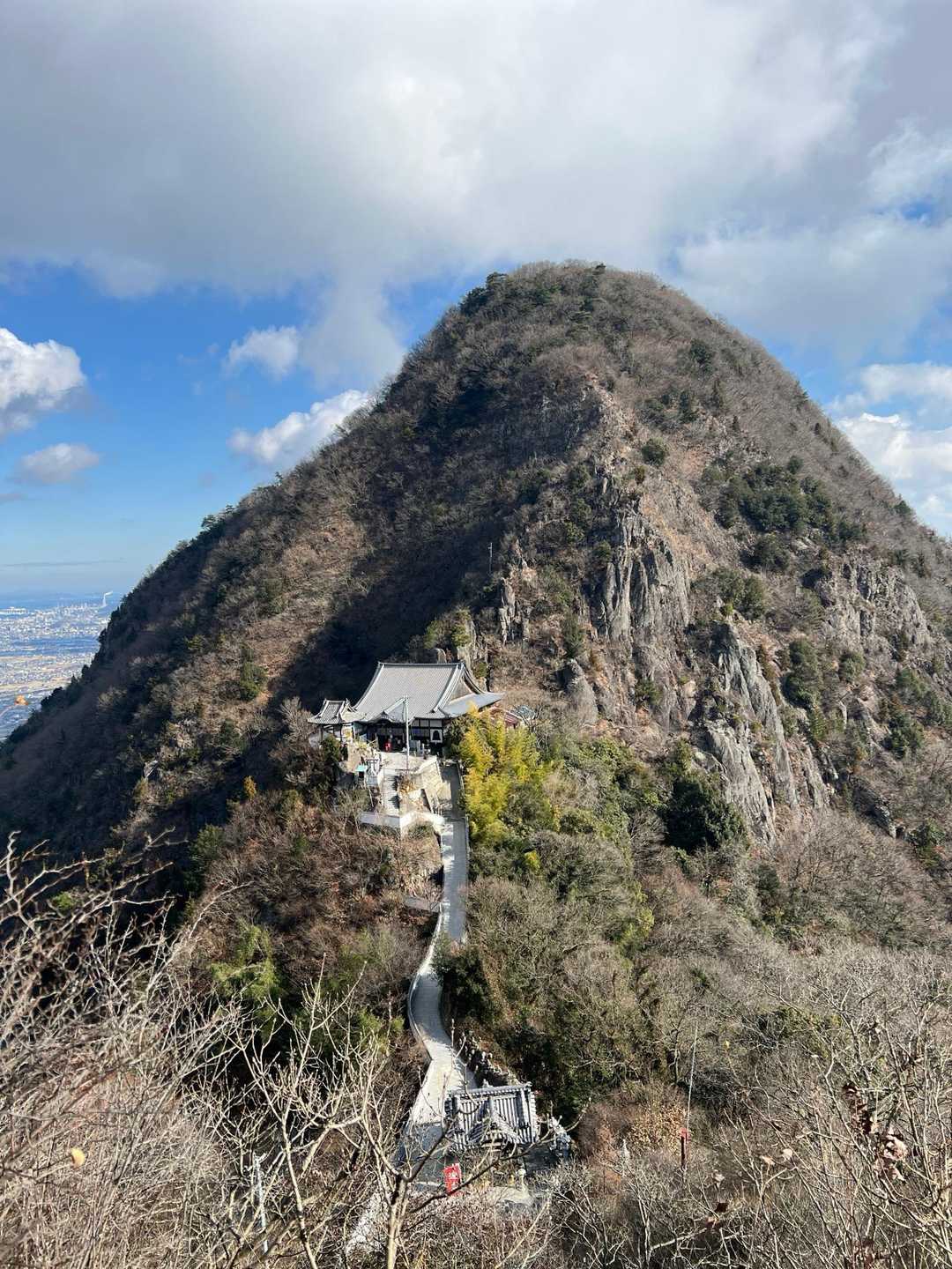 見えた〜！「我拝師山」出釈迦寺奥の院