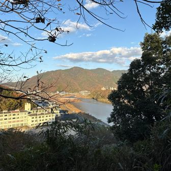 眼下に立派なお山。