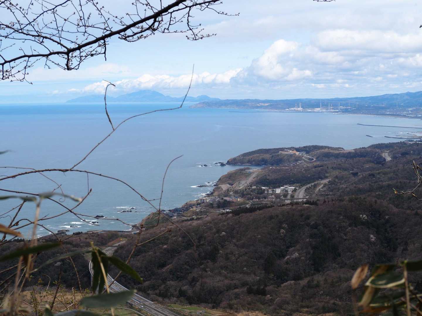 山頂から
弥彦、角田