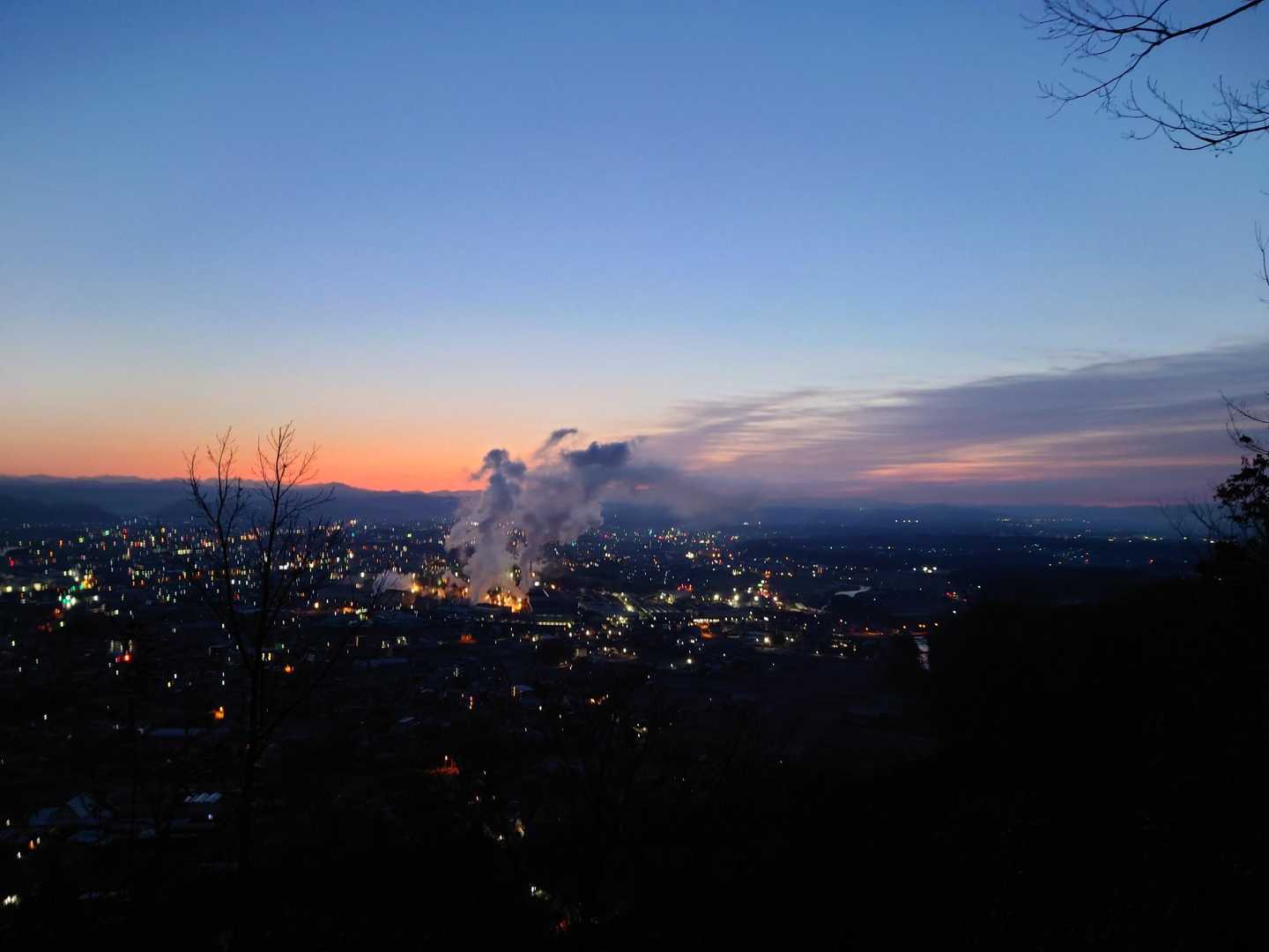 小天神から
夜景と朝焼け見るにはもっと早く登らないと💦