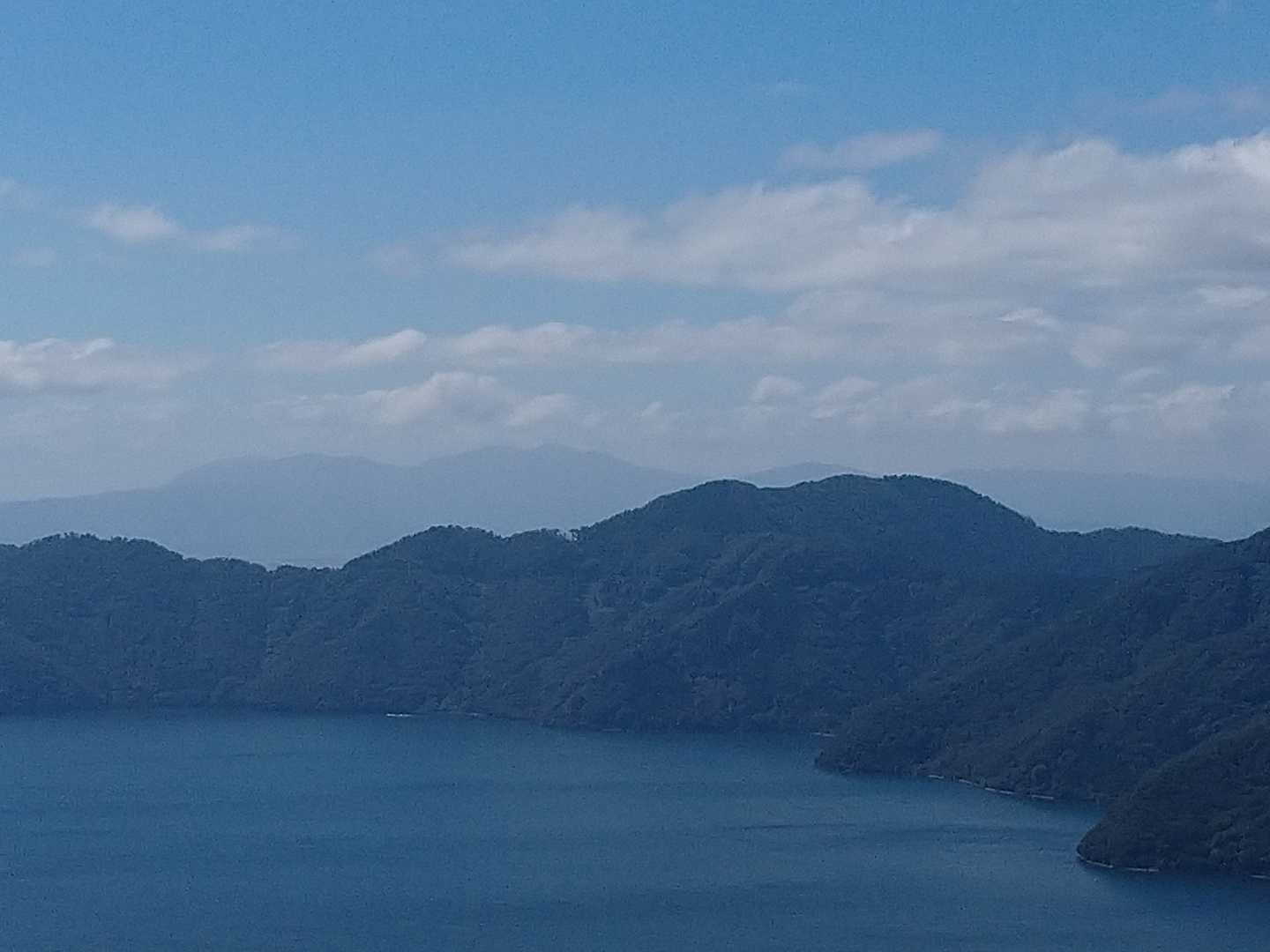 奥に武奈ヶ岳が見えてます。