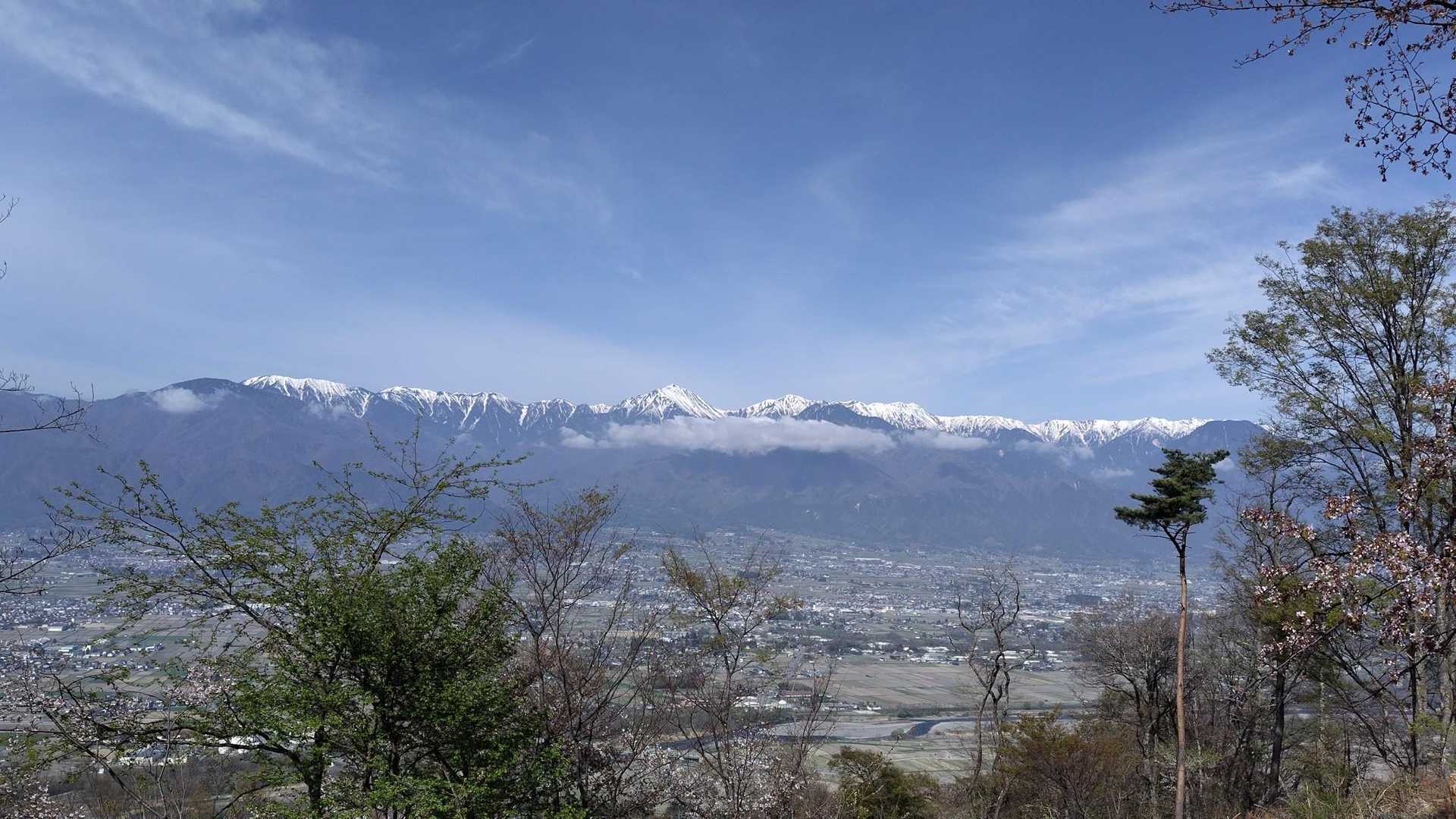常念岳を中心にドーン

青空の下✨️
冠雪❄北アルプス🎷

コレコレ~~☝️
これぞ北アルプス望むﾀﾞﾖﾈｯ~🎶

　👏素晴らしい👏

早起きした甲斐がｱﾘﾏｽ