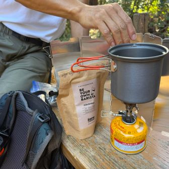 山頂から少し降りて空いているベンチで
コーヒータイム