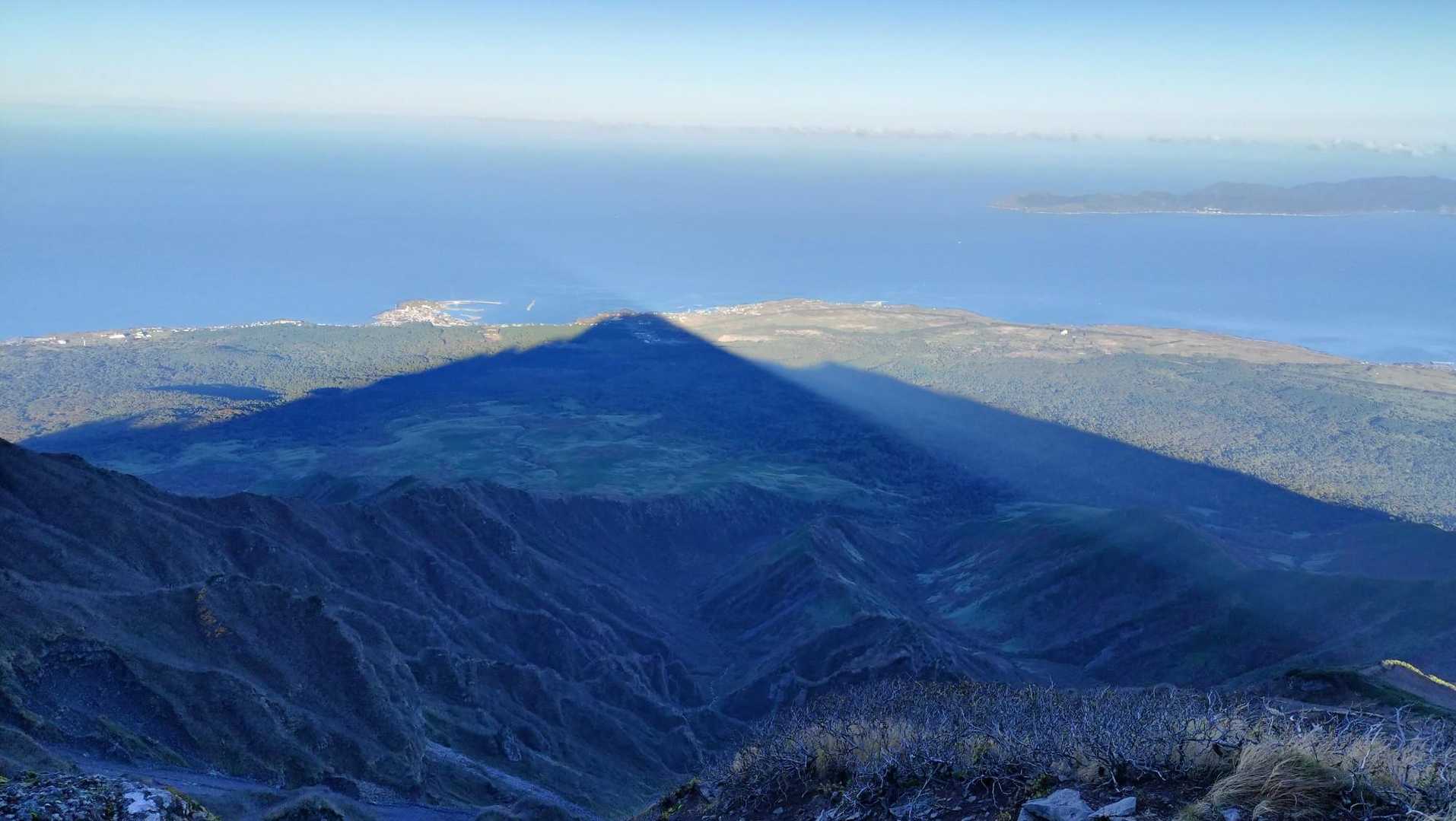 鴛泊ルート | 日本最北の独立峰「利尻富士」を眺める王道コースの写真