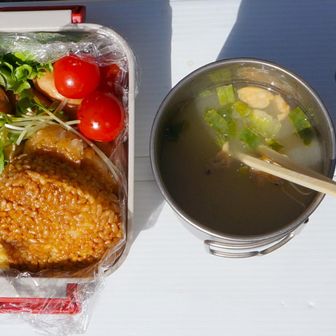 立烏帽子🅿️に戻り山飯
相変わらずの🍙とみそ汁