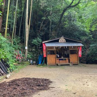 権現の滝の護摩堂