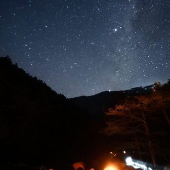 深夜の星空と天の川🌌
テント⛺️の灯りが綺麗過ぎてため息が漏れる✨
