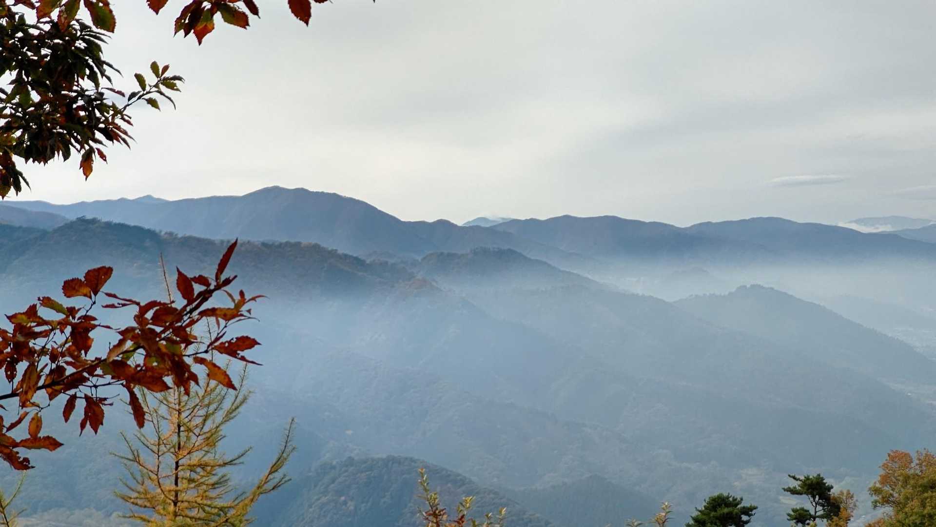 幻想的で、いい感じです。
時々、晴れ間も出たりしてました。