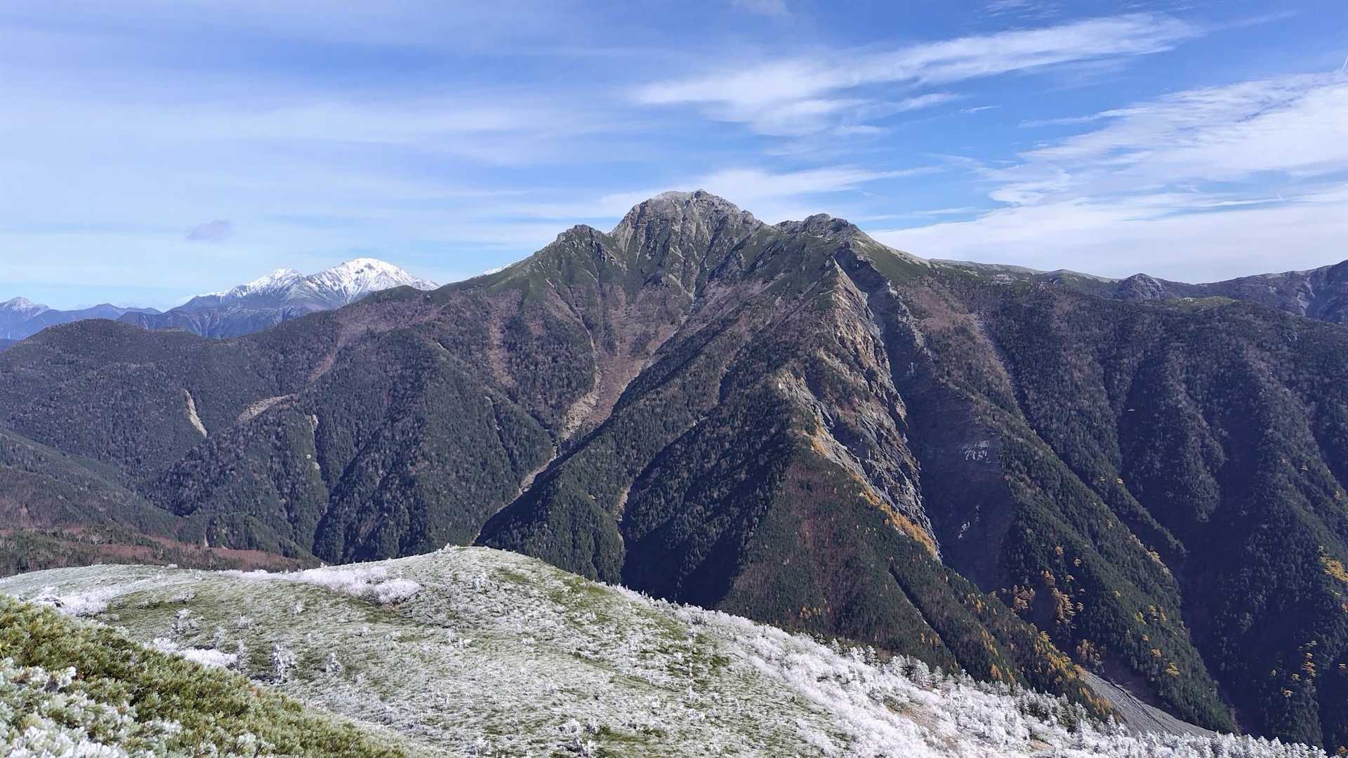 大きな山体。流石は日本百名山。
