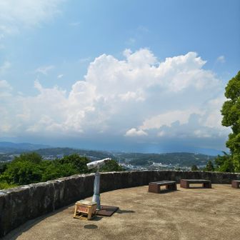 大山、丹沢方面。
雲に覆われて山は見えませんでした。