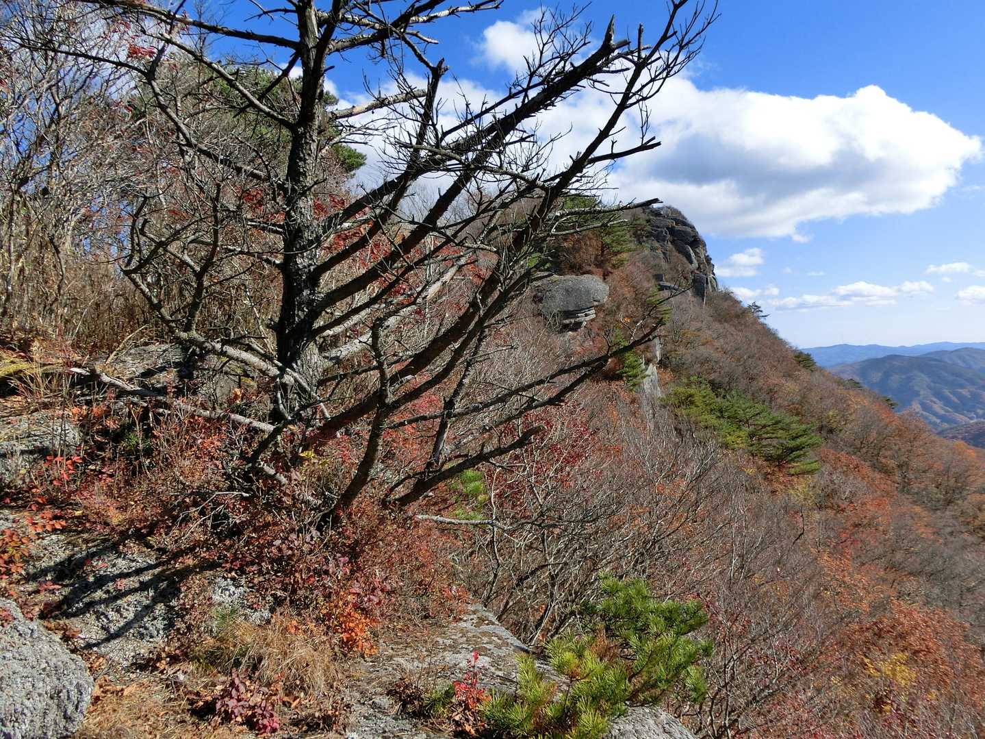 2番目の岩場から山頂