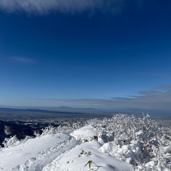 雪の下山は足をつく場所を迷わなくて良いので超楽々😆