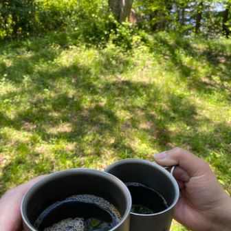 見晴らしは無いが冷たい風を避けれるので山コーヒーを。