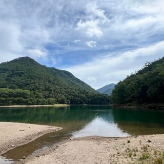 湯ノ湖を出発して
まずは刈込湖に到着