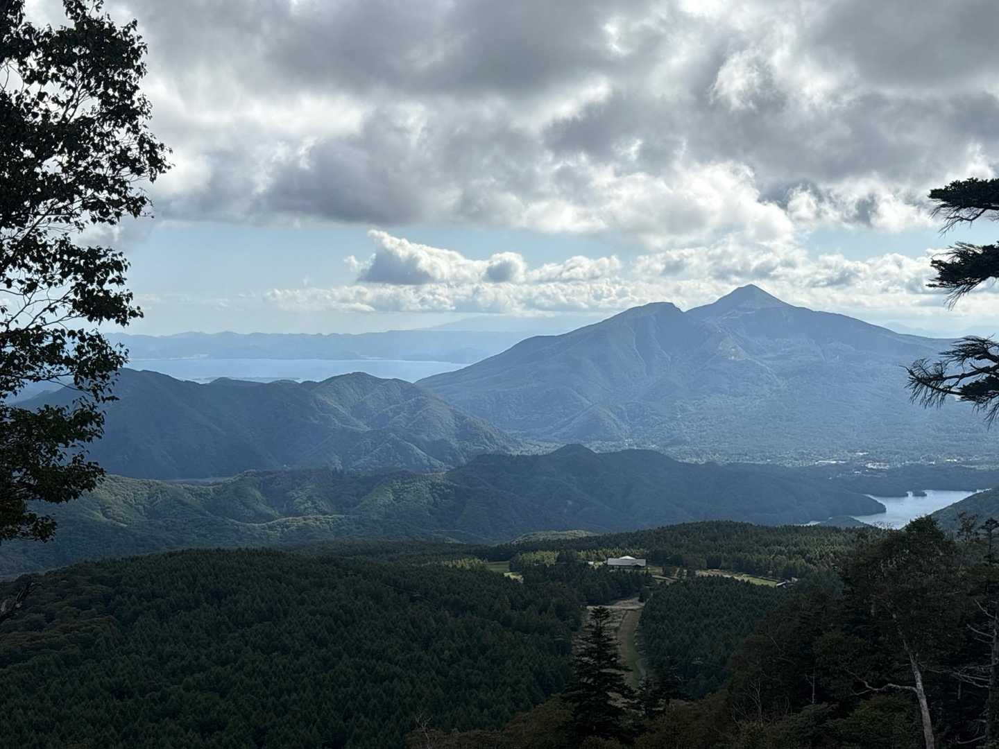 磐梯山と猪苗代湖
湖の標高高い