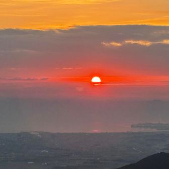 きたきた
おひさま、真っ赤🔴