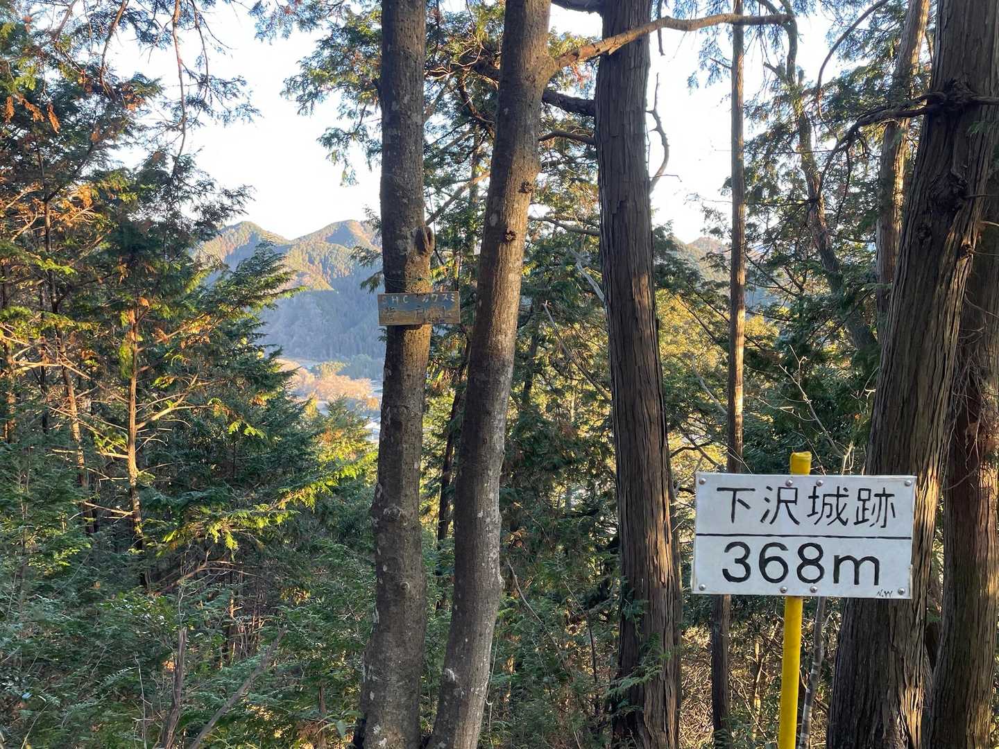 15分で背戸山（下沢城址）に到着
下沢とは、この辺の地区名だ。