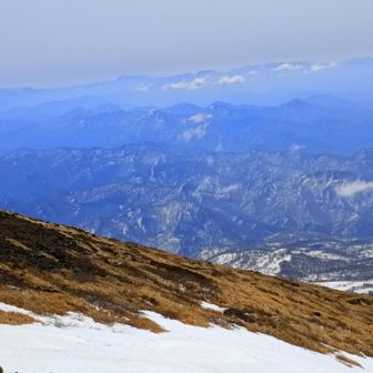 周りの山々