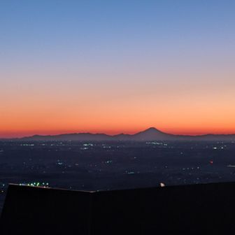 シルエット富士が綺麗だった
予定よりだいぶ遅くなったが
おかげで良いもの見れた😁