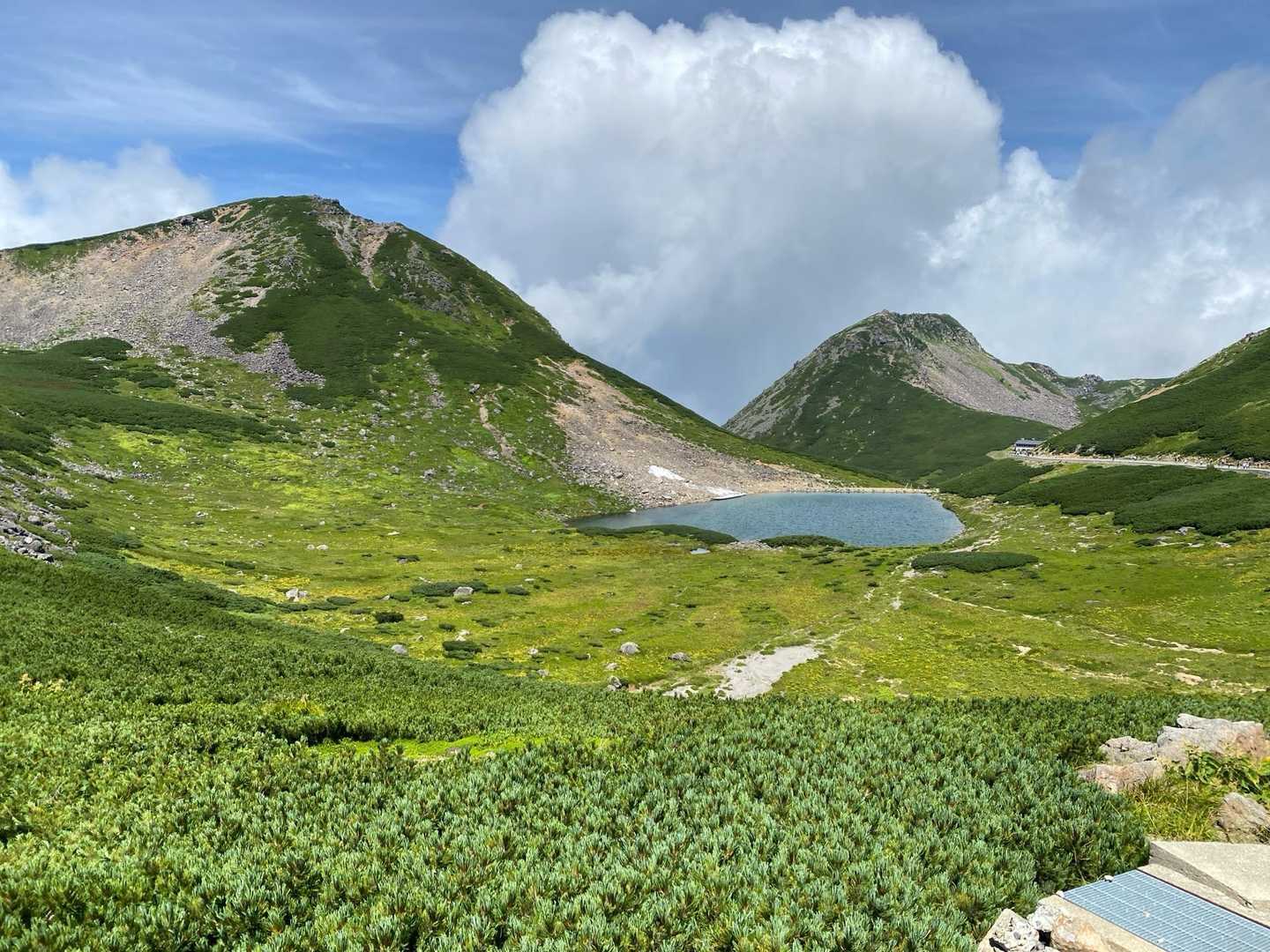 乗鞍岳（畳平） | 最短距離の3,000m峰は、雲上の花園や神秘の火口湖も魅力の写真