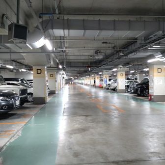 大阪市 大阪市立塩草地下駐車場に到着。
ラーメン食べて帰ろ😋