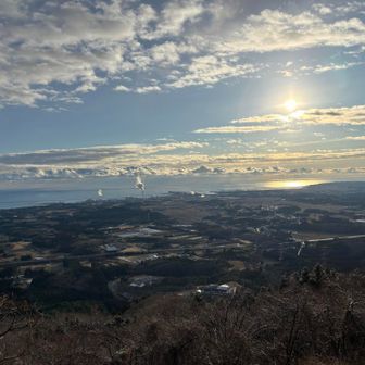お日様もあんなに高いところまで登ってます。
