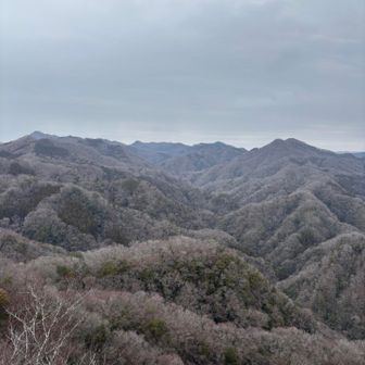 山頂から少し下りた場所からの景色！静かな時間が流れます😊