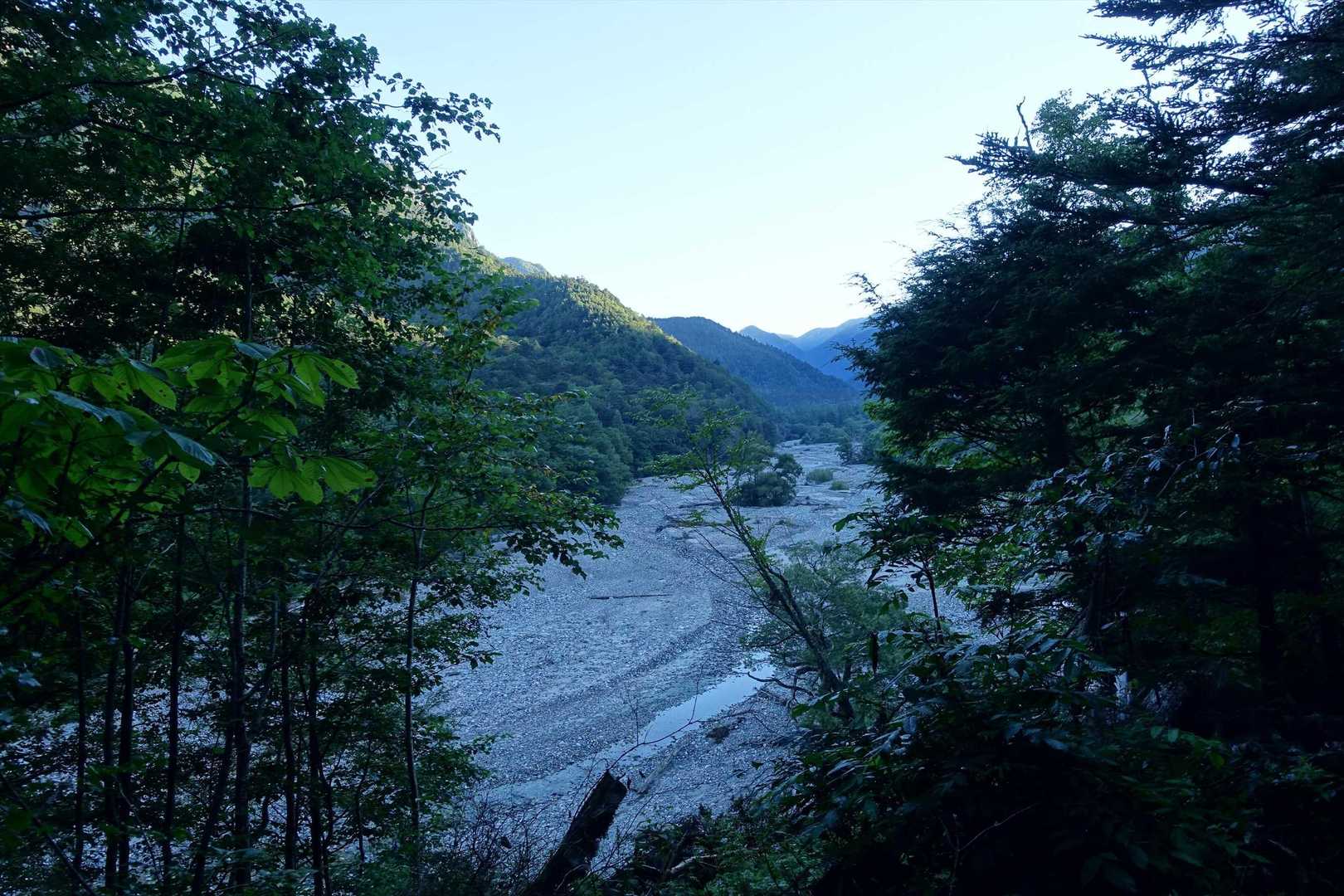 涸沢-明神橋-岳沢湿原-河童橋-上高地バス停 縦走コースの写真