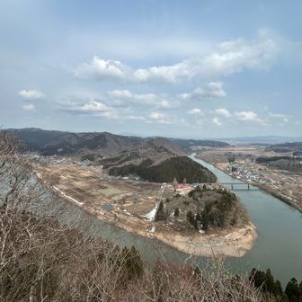 時の流れと米代川の蛇行で削られた地形かな