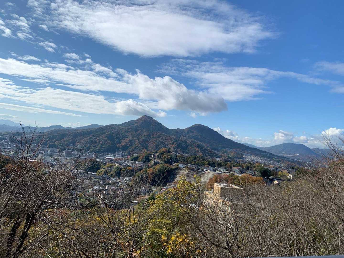 毘沙門台？を走る🏃‍♀️‍➡️
ここで首にかけてたタオルがないことに
気づく🥺💦
最上稲荷で買ったタオルだったんだけどな
多分激下りの時落としたんだわ
引き返す時間ないし諦める💦