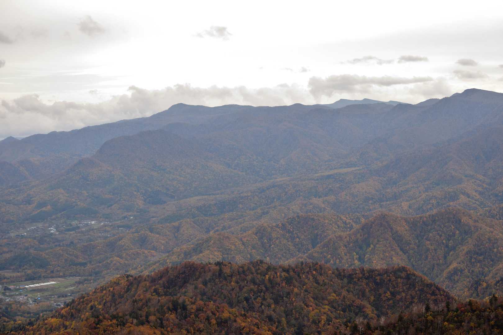 札幌岳〜空沼岳アップ
奥には漁岳も