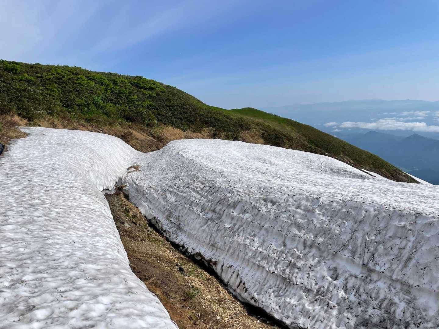 向こうの雪あるところ超えて