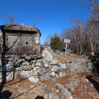 鉢ヶ森山頂1270.5ｍ
何とかタイムリミット内で登頂出来ました